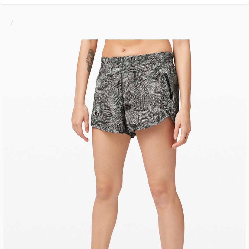 NWT Lululemon Tracker Short IV size 6
